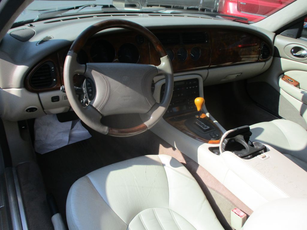 1998 Jaguar XK-Series Image 12