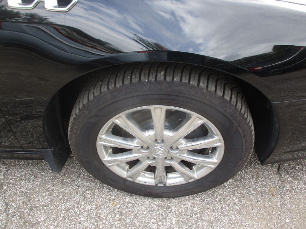 2011 Buick Lucerne Image 3