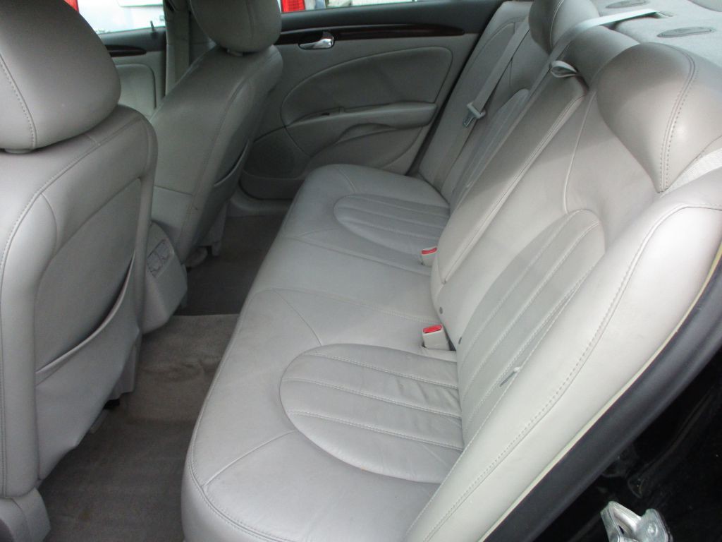 2011 Buick Lucerne Image 7