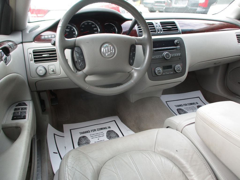 2011 Buick Lucerne Image 8