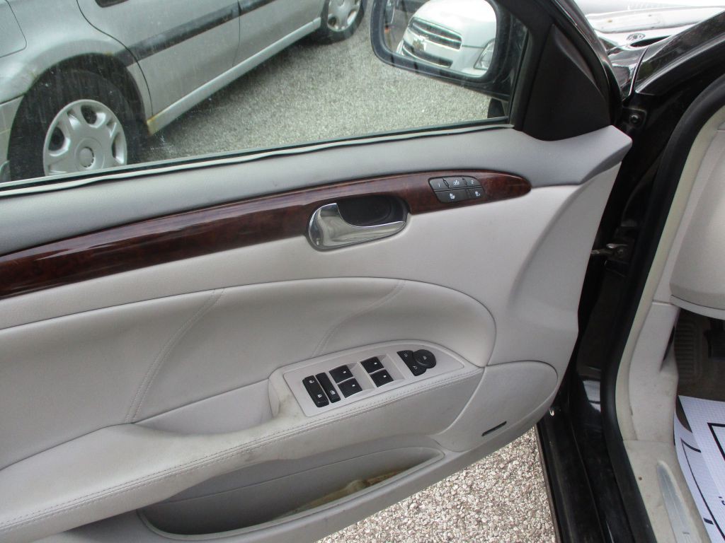 2011 Buick Lucerne Image 9