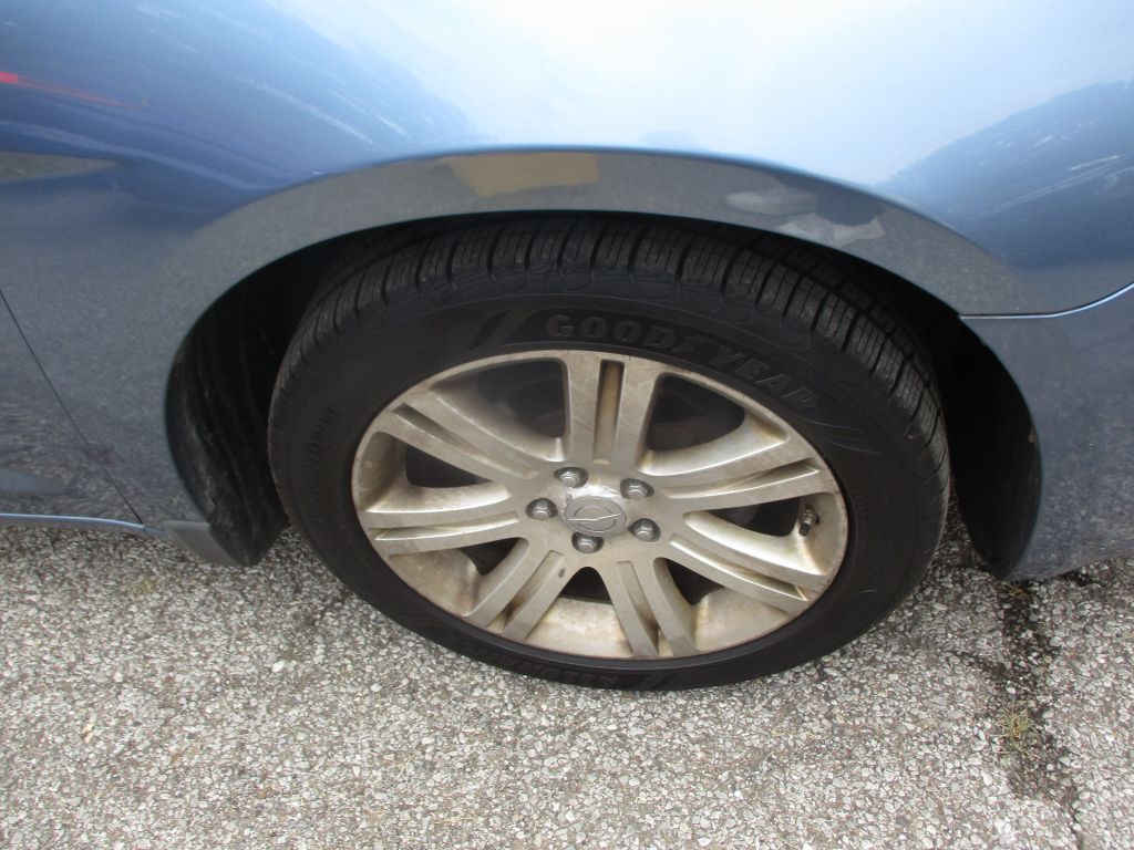 2011 Chrysler 200 Image 4