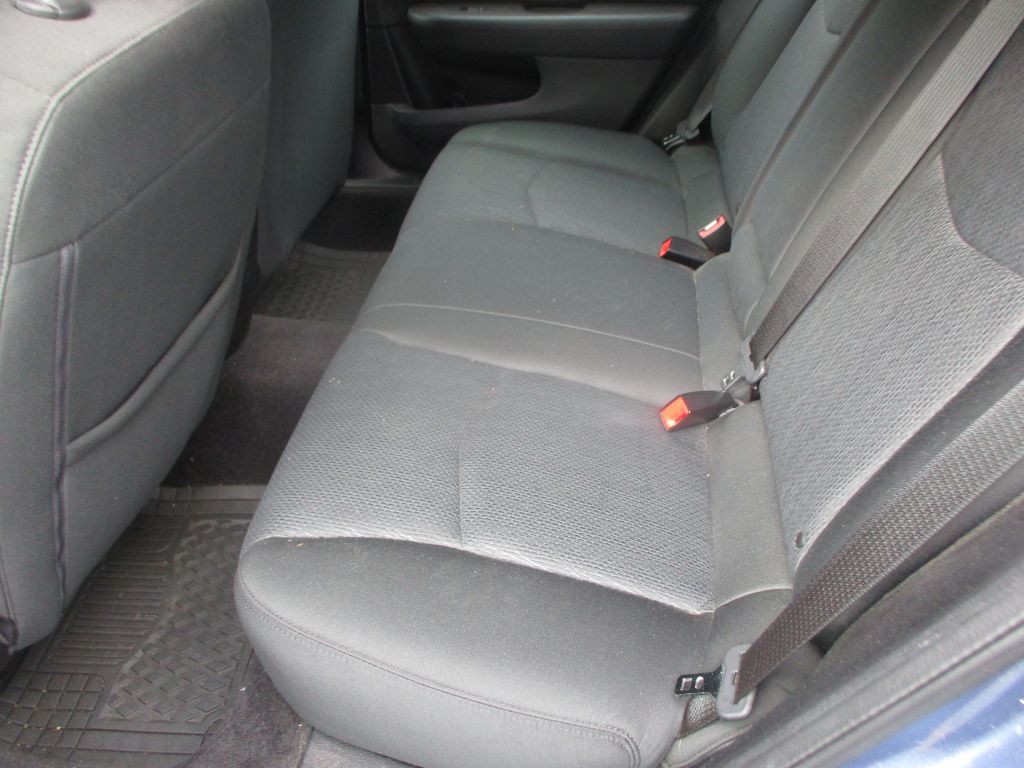 2011 Chrysler 200 Image 8