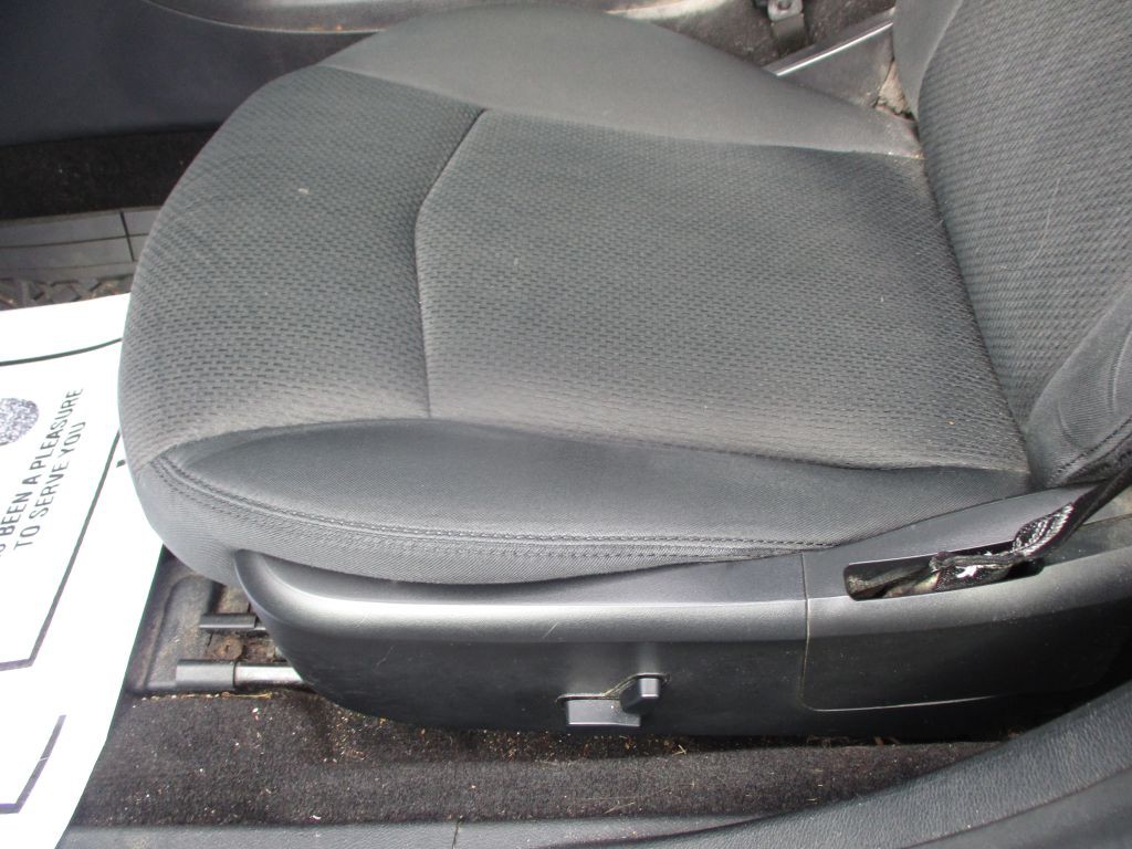 2011 Chrysler 200 Image 12