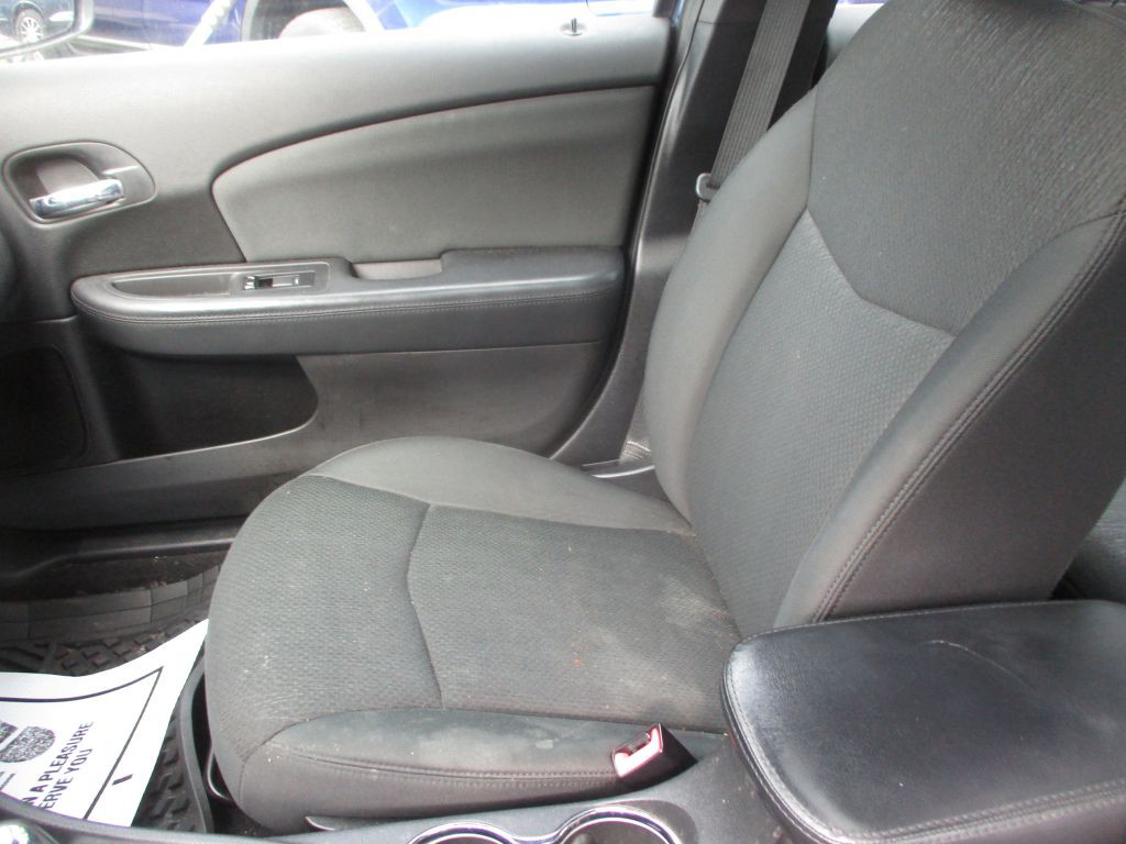 2011 Chrysler 200 Image 14