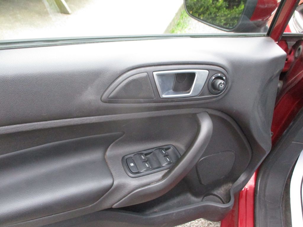 2015 Ford Fiesta Image 9