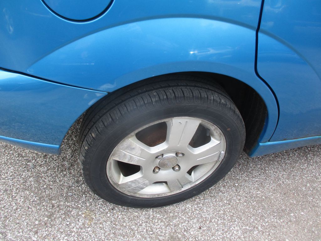 2007 Ford Focus Image 2