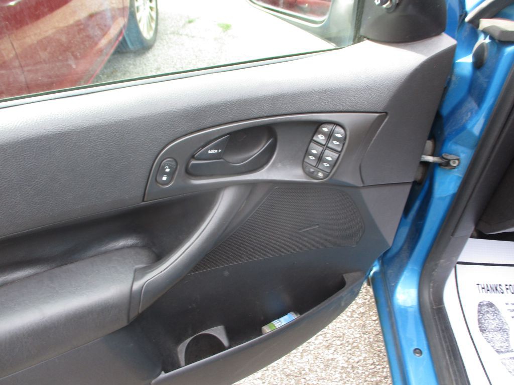 2007 Ford Focus Image 8