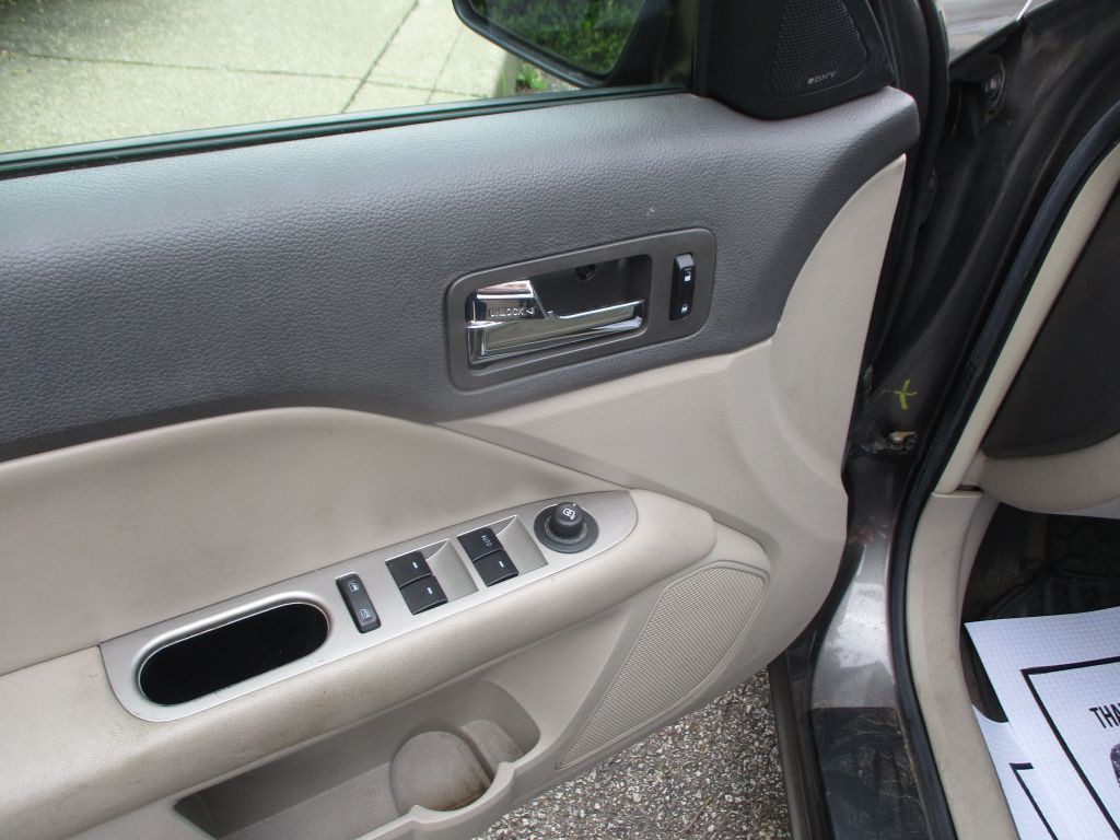 2010 Ford Fusion Image 11