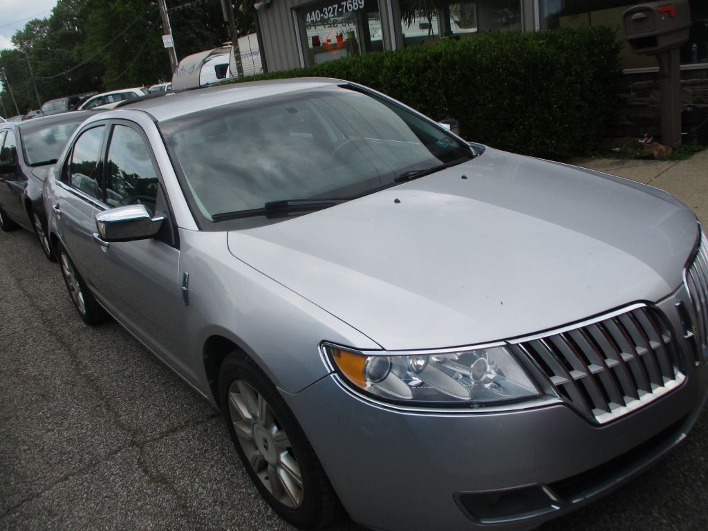 2012 Lincoln MKZ Image 2