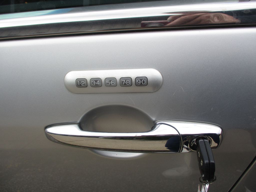 2012 Lincoln MKZ Image 9