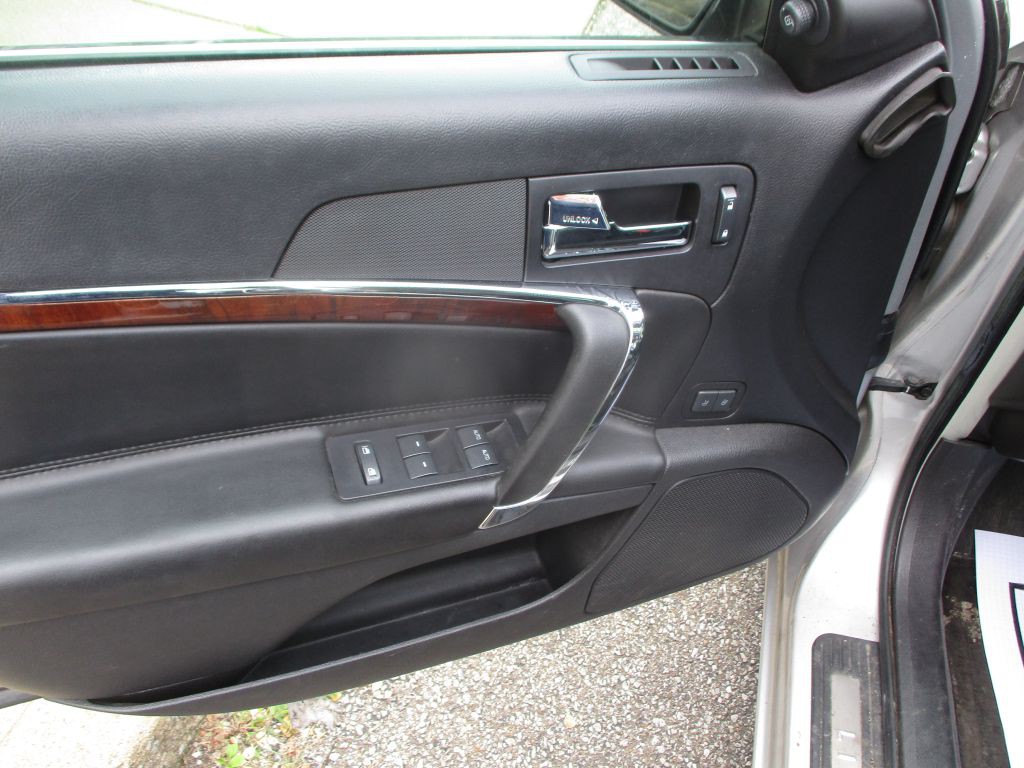 2012 Lincoln MKZ Image 11