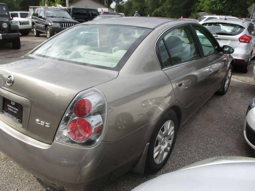 2005 Nissan Altima Image 4