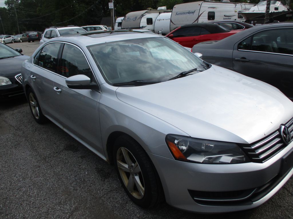 2013 Volkswagen Passat Image 2