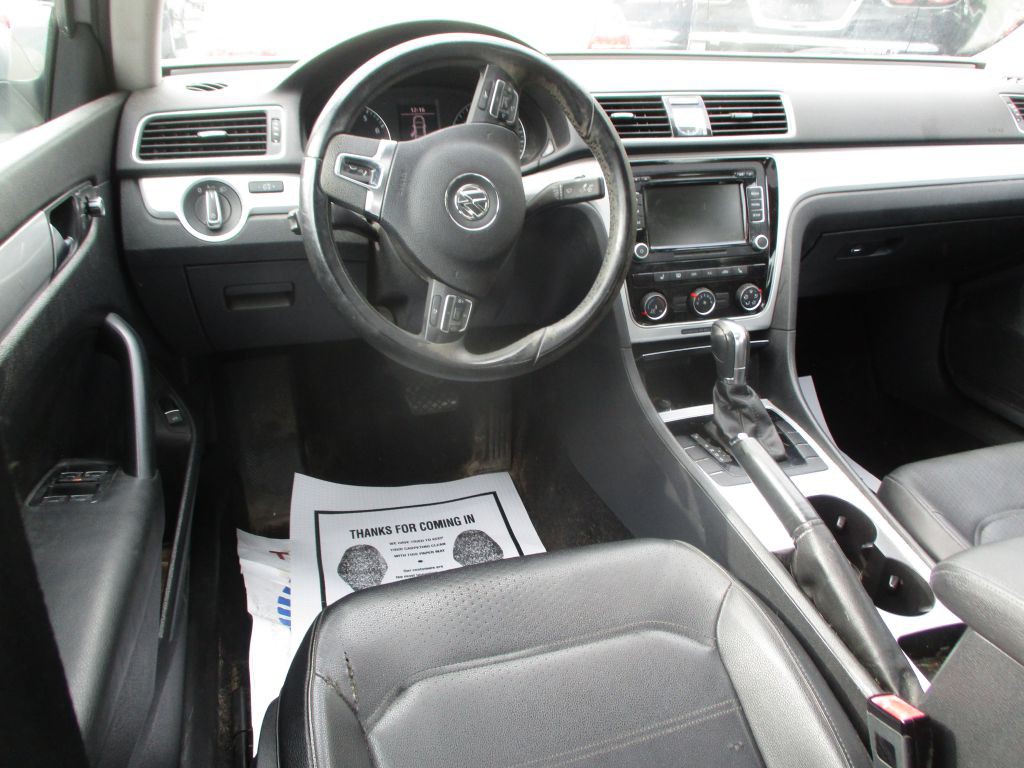 2013 Volkswagen Passat Image 5
