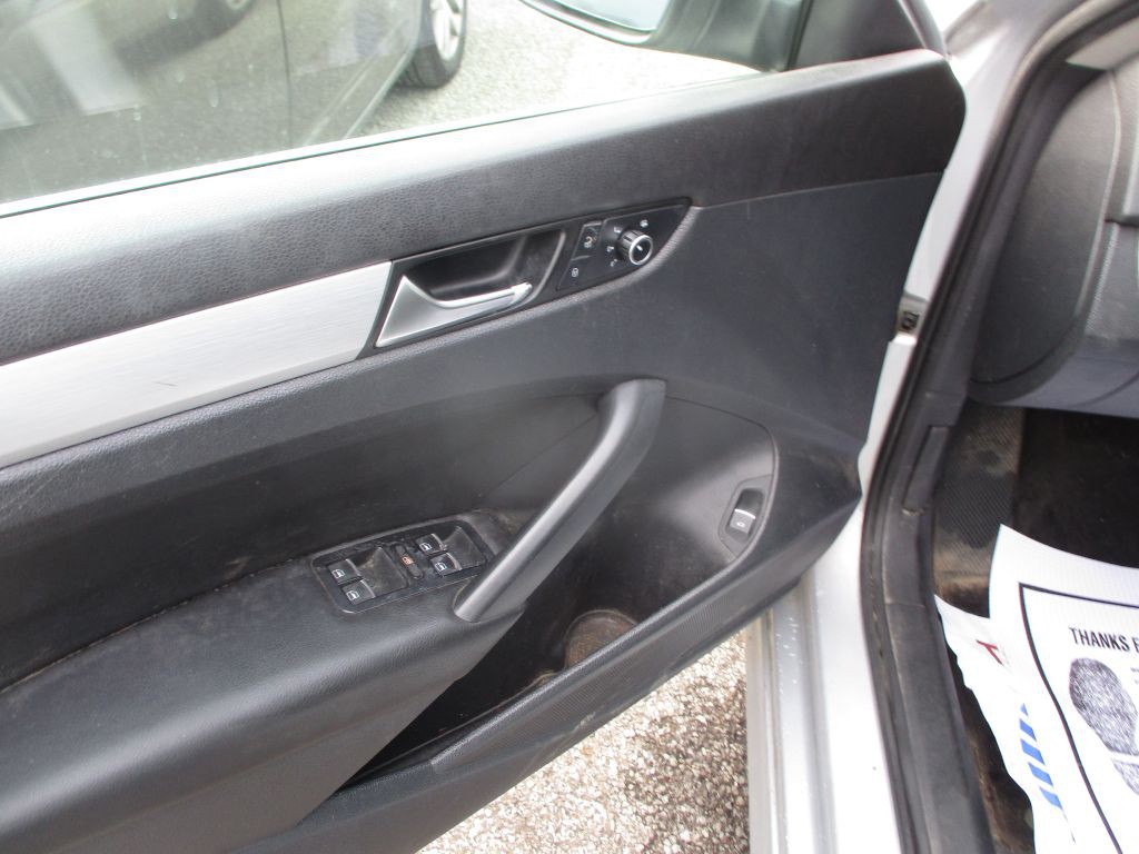 2013 Volkswagen Passat Image 6
