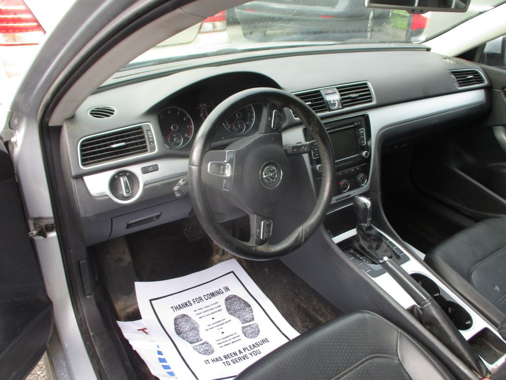 2013 Volkswagen Passat Image 7