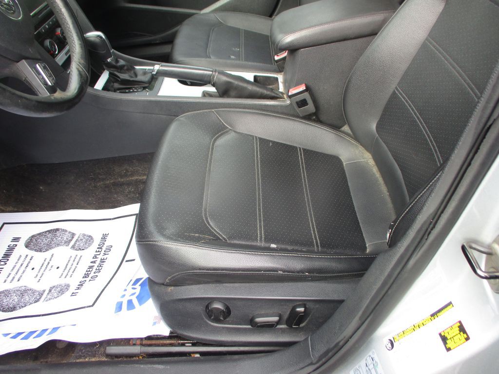 2013 Volkswagen Passat Image 8