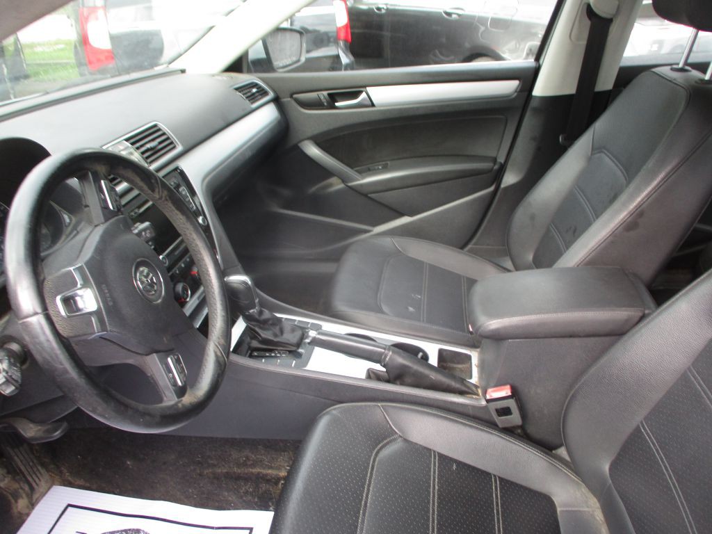 2013 Volkswagen Passat Image 9