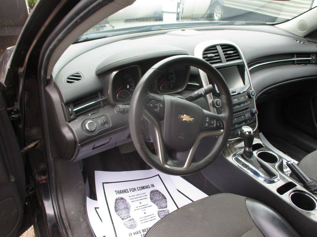 2015 Chevrolet Malibu Image 8