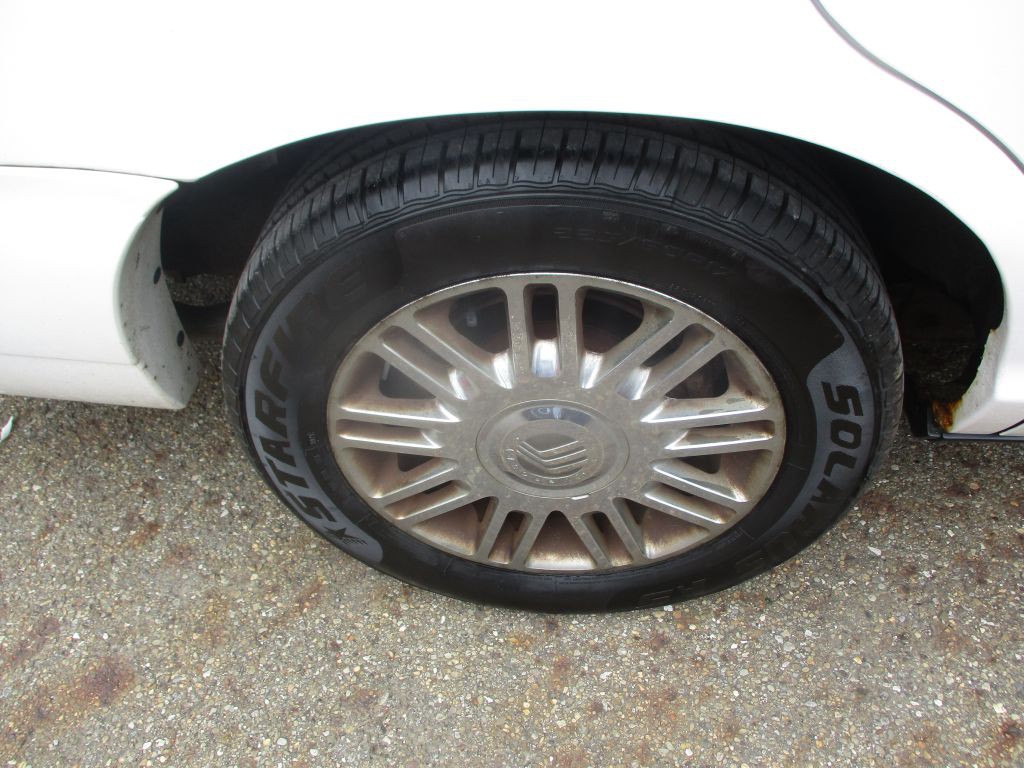 2010 Mercury Grand Marquis Image 3
