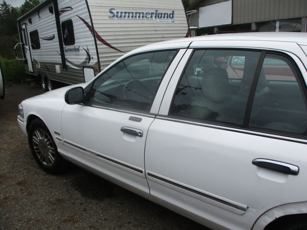 2010 Mercury Grand Marquis Image 6