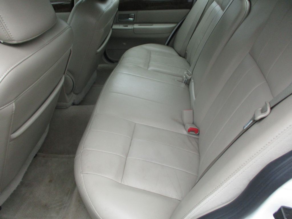 2010 Mercury Grand Marquis Image 9