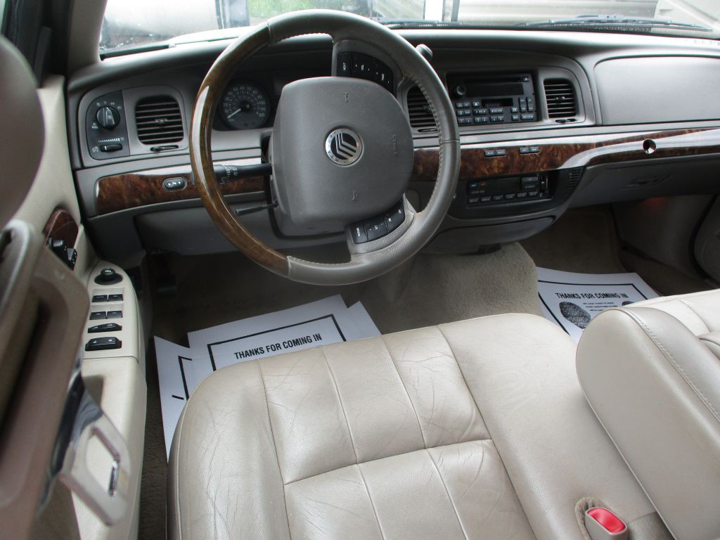 2010 Mercury Grand Marquis Image 10