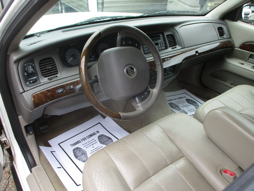 2010 Mercury Grand Marquis Image 13