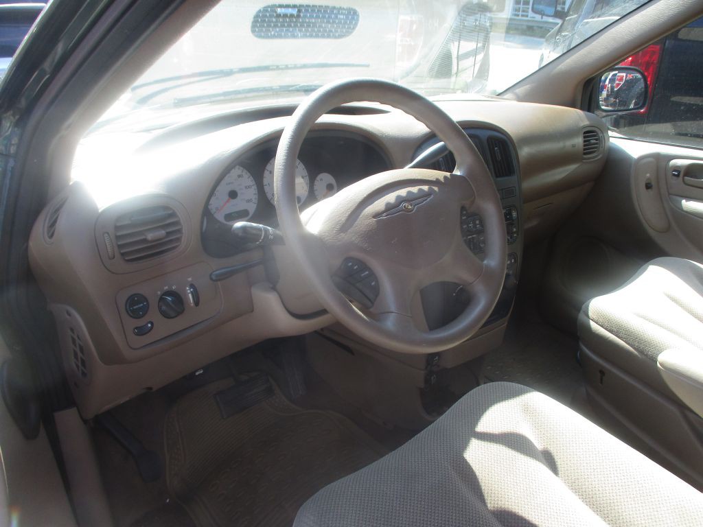2001 Chrysler Voyager Image 6