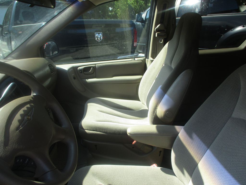 2001 Chrysler Voyager Image 9