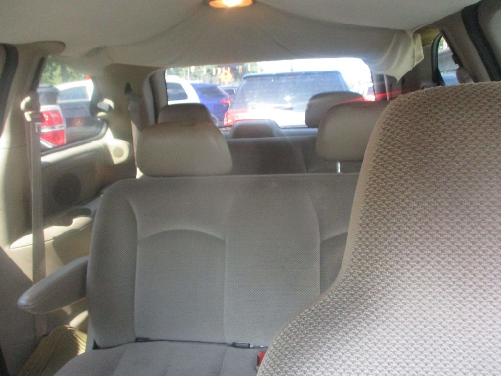 2001 Chrysler Voyager Image 10