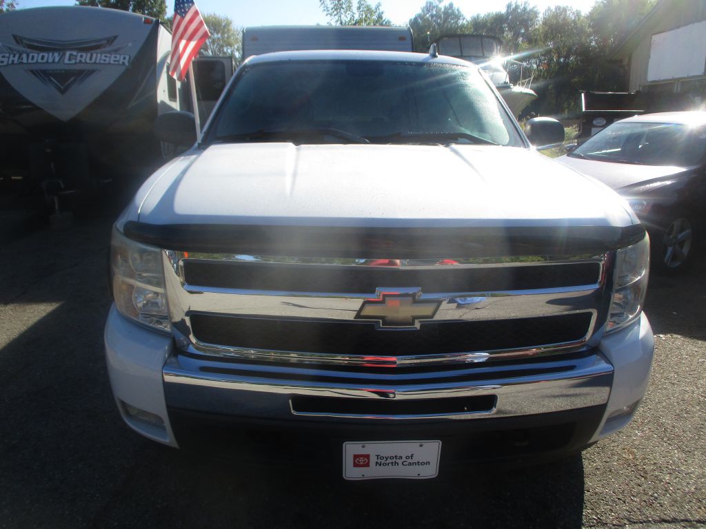 2011 Chevrolet Silverado 1500 Image 2