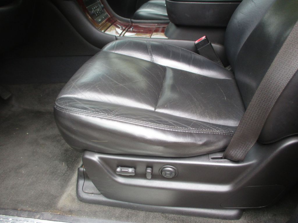 2007 Cadillac Escalade Image 10