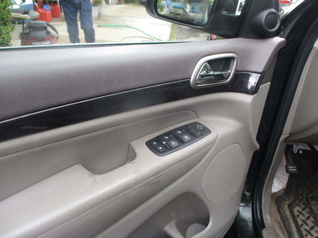 2011 Jeep Grand Cherokee Image 10