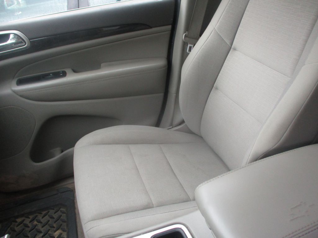 2011 Jeep Grand Cherokee Image 13
