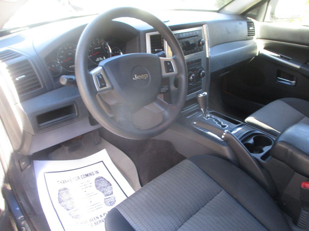 2009 Jeep Grand Cherokee Image 2
