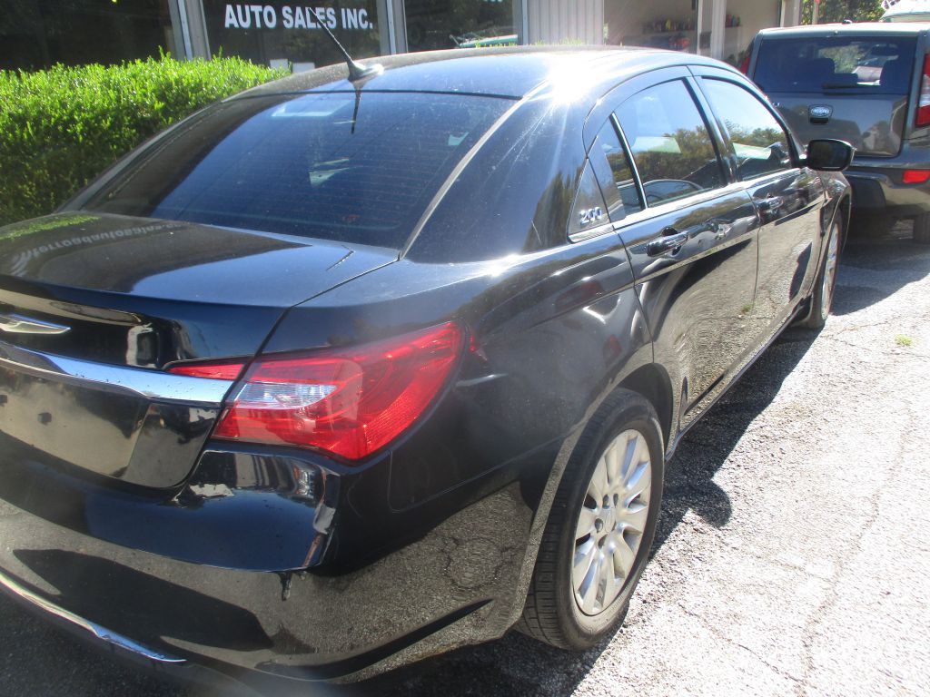 2013 Chrysler 200 Image 5