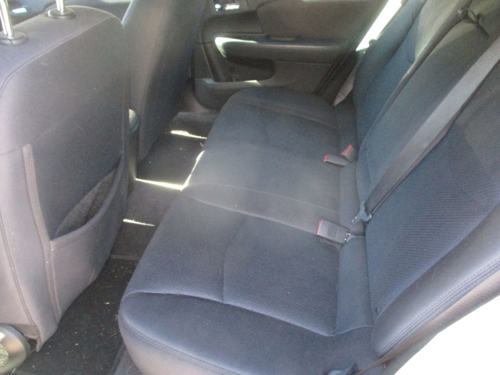 2013 Chrysler 200 Image 6
