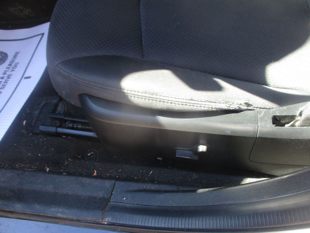 2013 Chrysler 200 Image 9