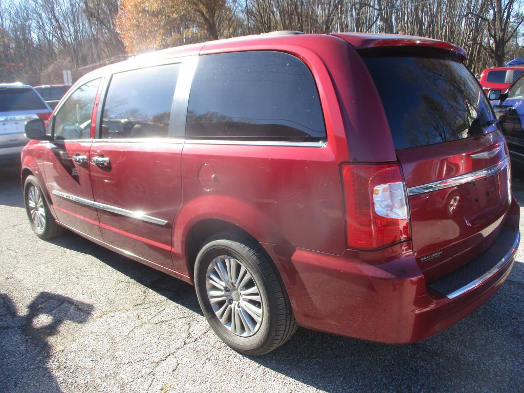 2016 Chrysler Town & Country Image 5