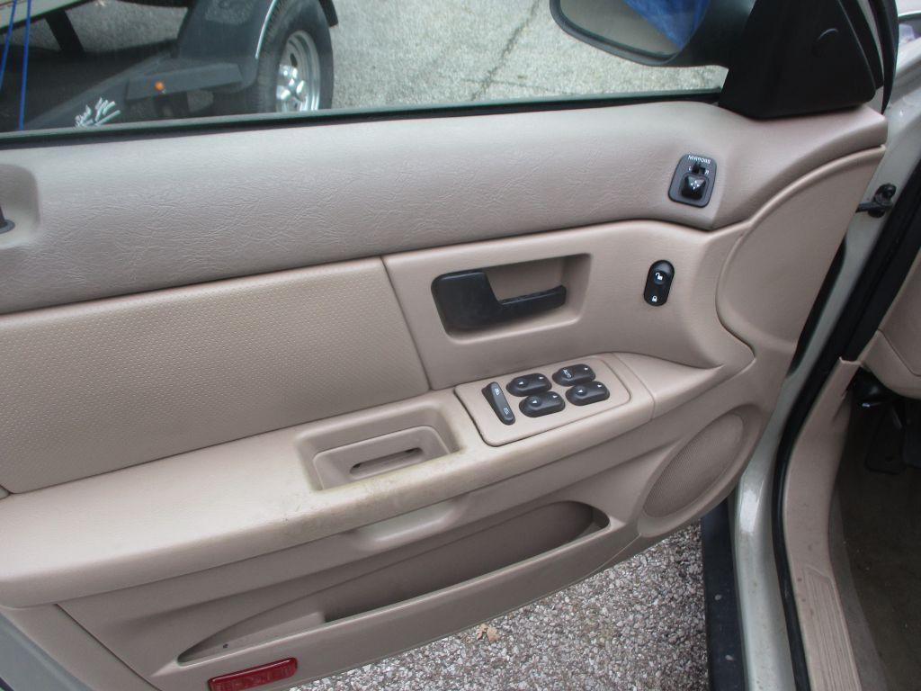 2006 Ford Taurus Image 8