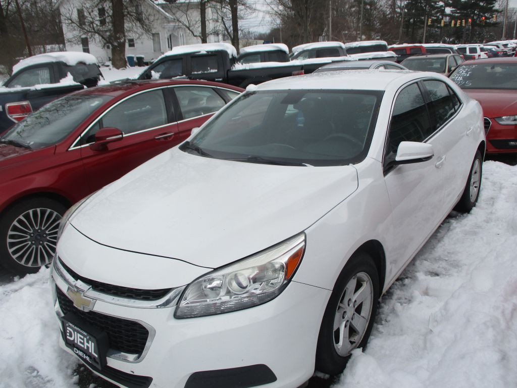 2014 Chevrolet Malibu Image 2