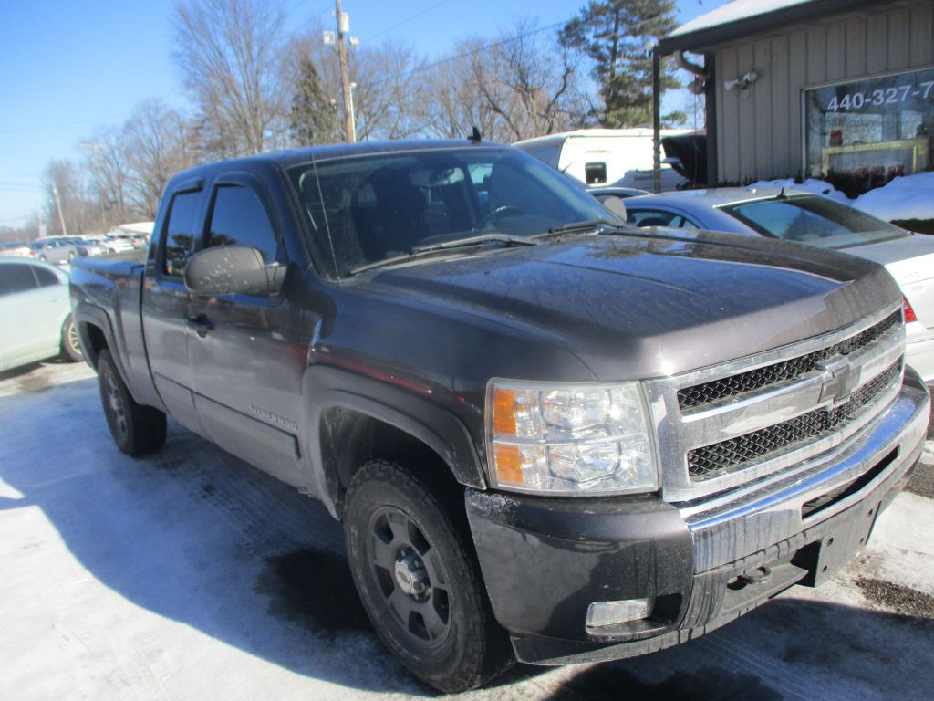 2010 Chevrolet Silverado 1500 Image 2