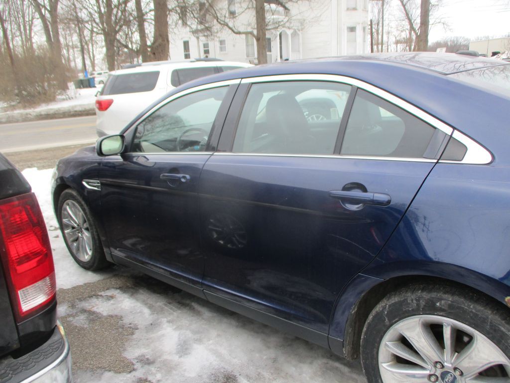 2011 Ford Taurus Image 8
