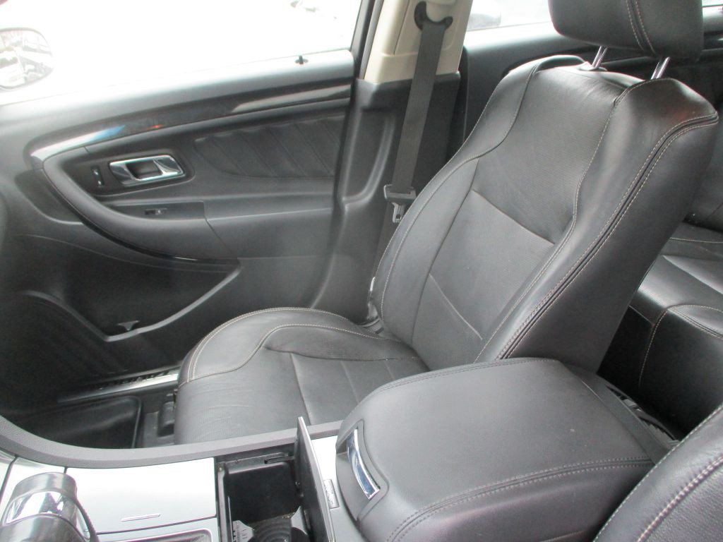2011 Ford Taurus Image 14