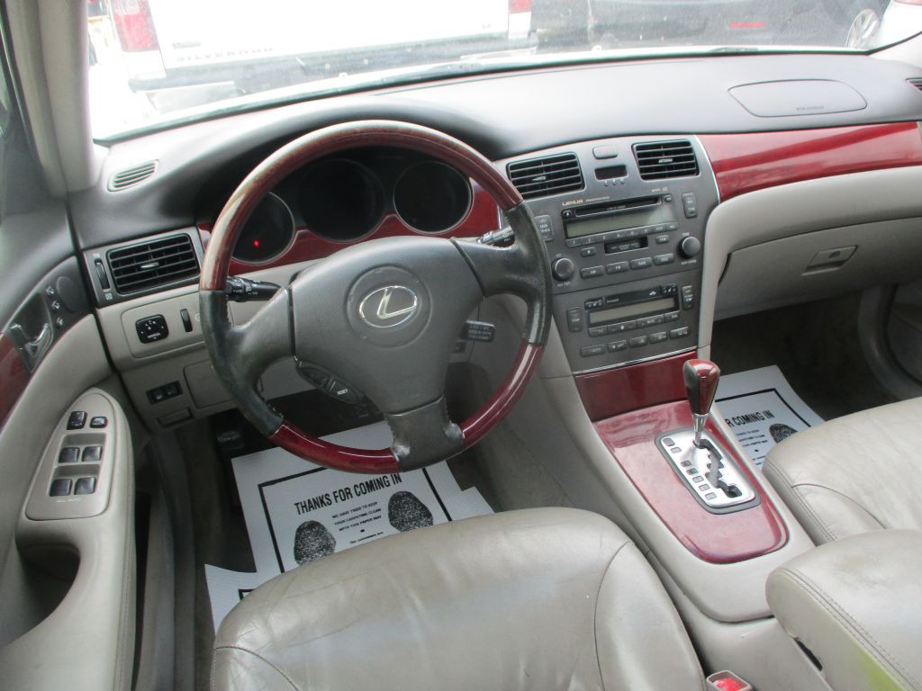 2003 Lexus ES Image 8