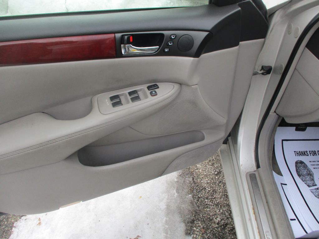 2003 Lexus ES Image 10