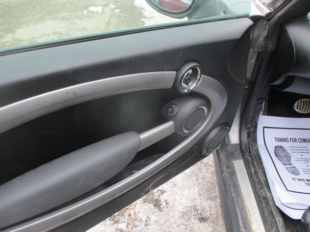 2009 MINI Cooper Image 7