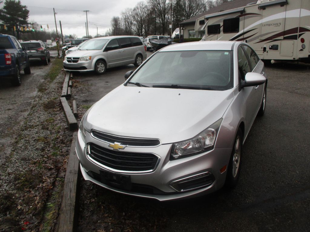 2015 Chevrolet Cruze Image 2
